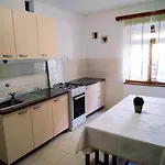 Family Friendly Seaside Cove Torac, Hvar - 2071 דירה
