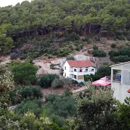 Family Friendly Seaside Cove Torac, Hvar - 2071 דירה