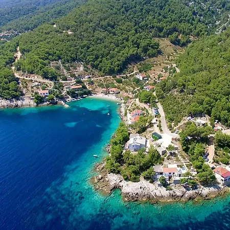 Family Friendly Seaside Cove Torac, Hvar - 2071 דירה *